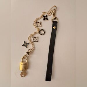 LV Lock/Key #230 (Authentic) on unbranded fashion keychain❤️200 series hard find